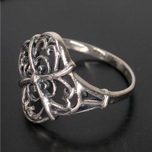 Tarnished floral abstract silver ring size 6.25